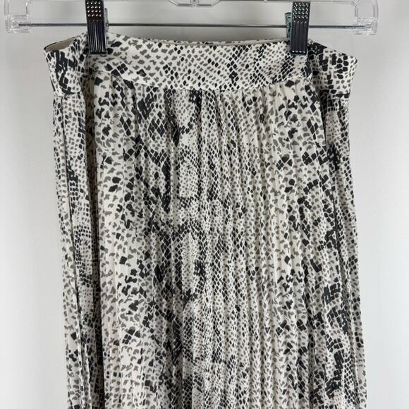 J.Crew Pleated Black and White Snake Print Skirt ~ 0 - Picture 6 of 9